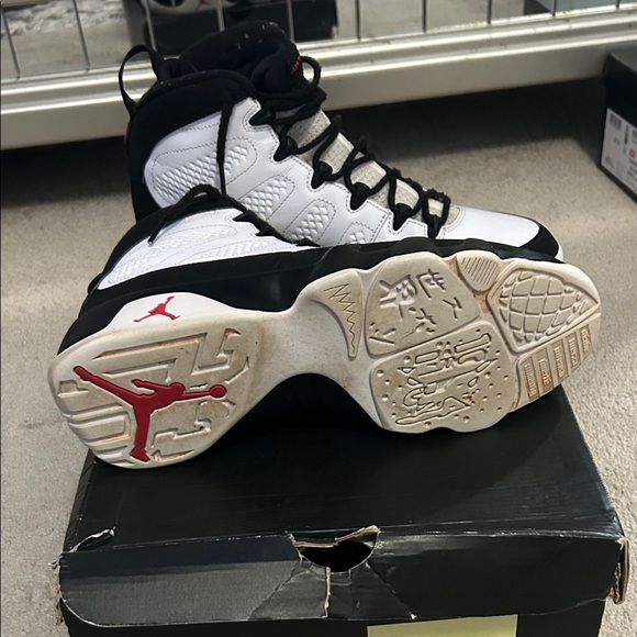 Air Jordan 6 Retro Sneakers - Picture 4 of 5